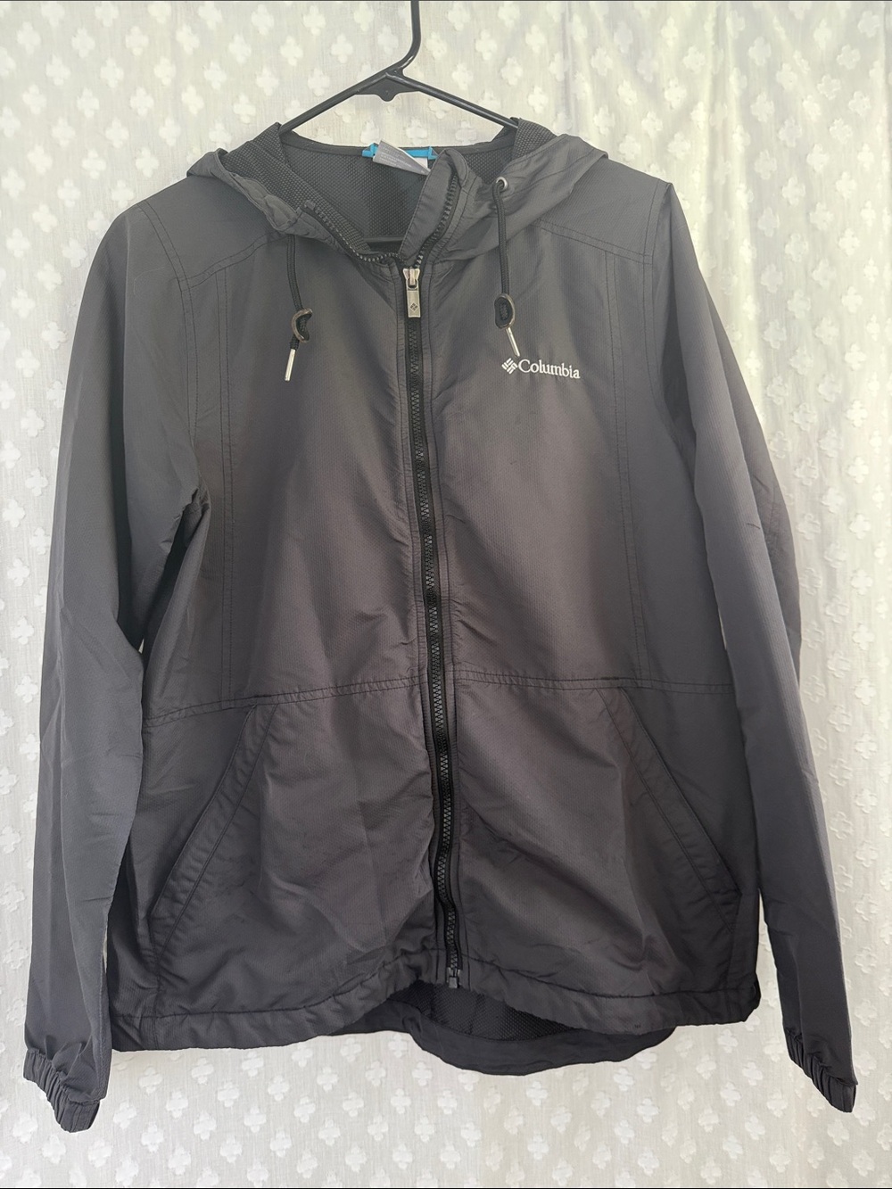 Columbia Women's Black Hooded Lightweight Water-Resistant Jacket